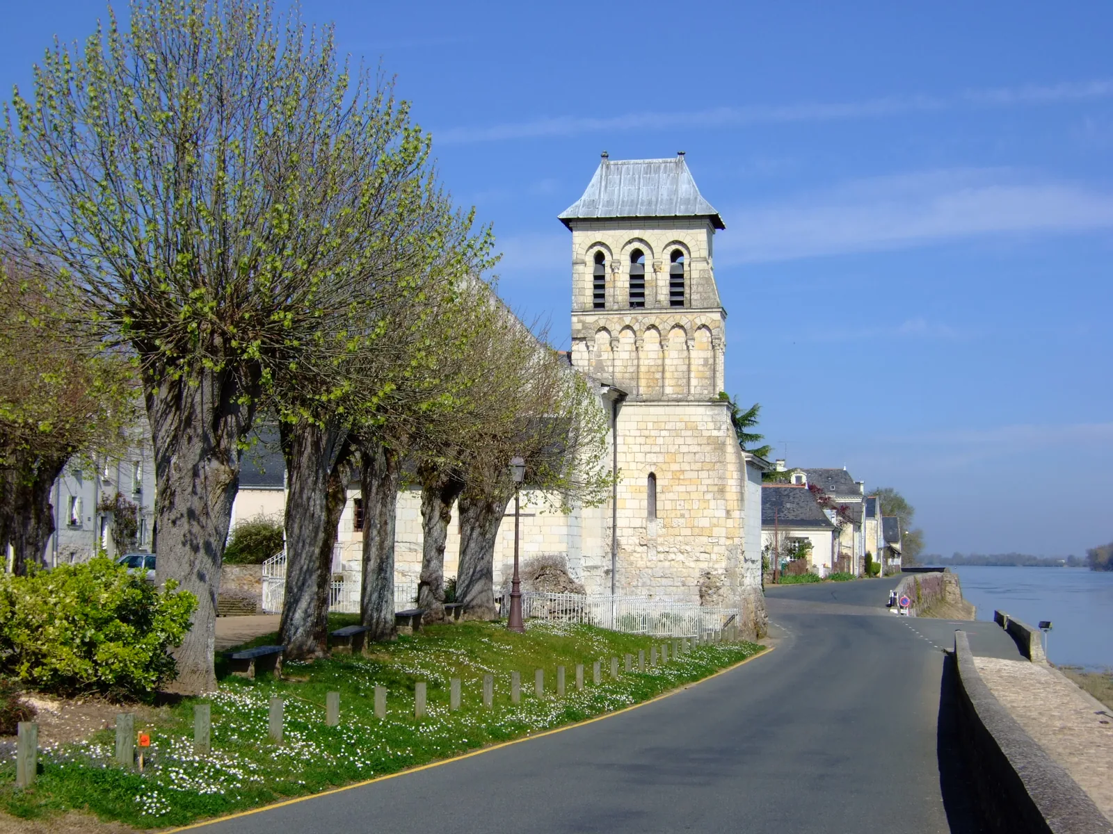 L’église Saint-Genulf du Thoureil et la Loire